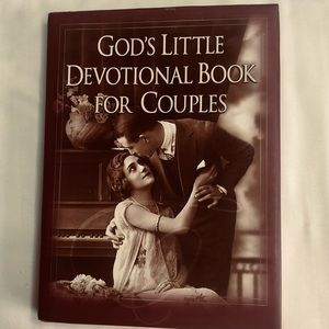 GODS LITTLE DEVOTIONAL BOOK FOR COUPLES!  HARDBACK WITH COVER  NEW